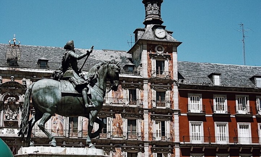 Image 8: Visita guiada a pie exclusiva guiada por la Ciudad Vieja de Madrid