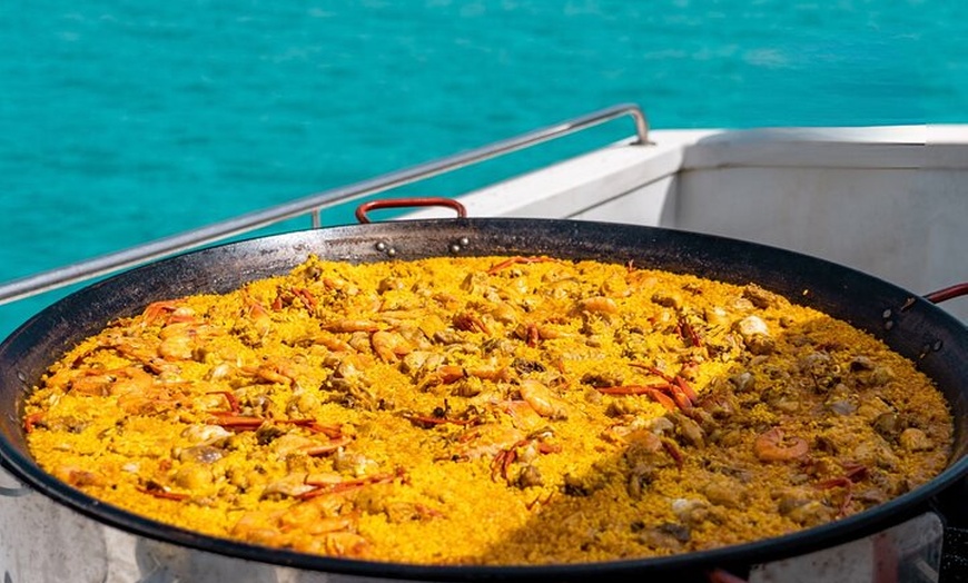Image 16: Crucero de Ibiza a Formentera con snorkel, paella y barra libre