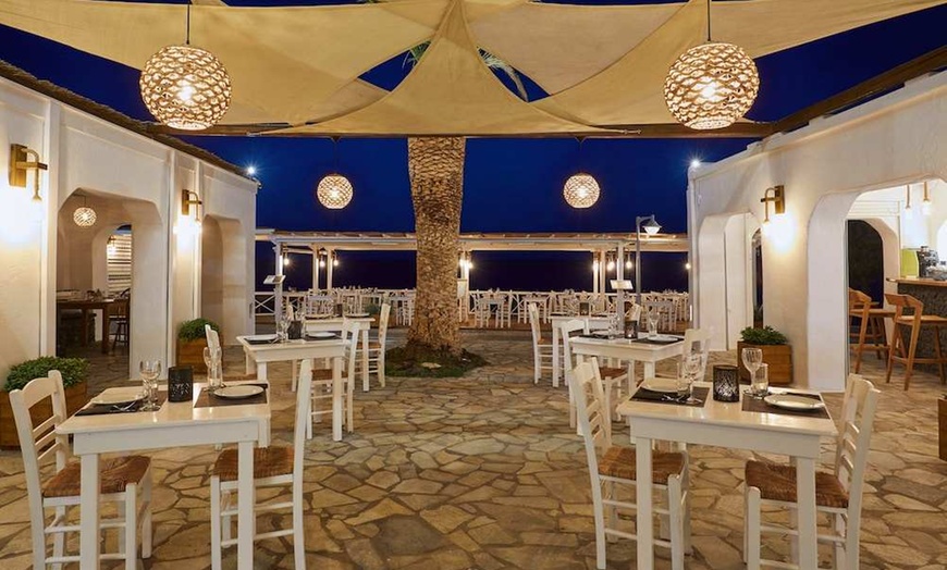 Image 11: ✈ SANTORIN | Kamari - Hotel Sunshine Santorini 3* - Bord de mer