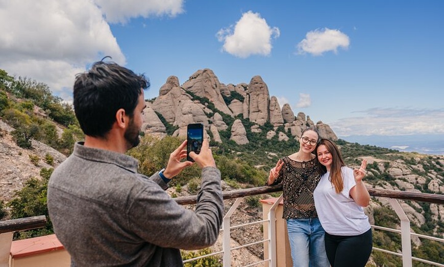 Image 4: Barcelona : Tour de 2 días por Montserrat, Girona y Costa Brava