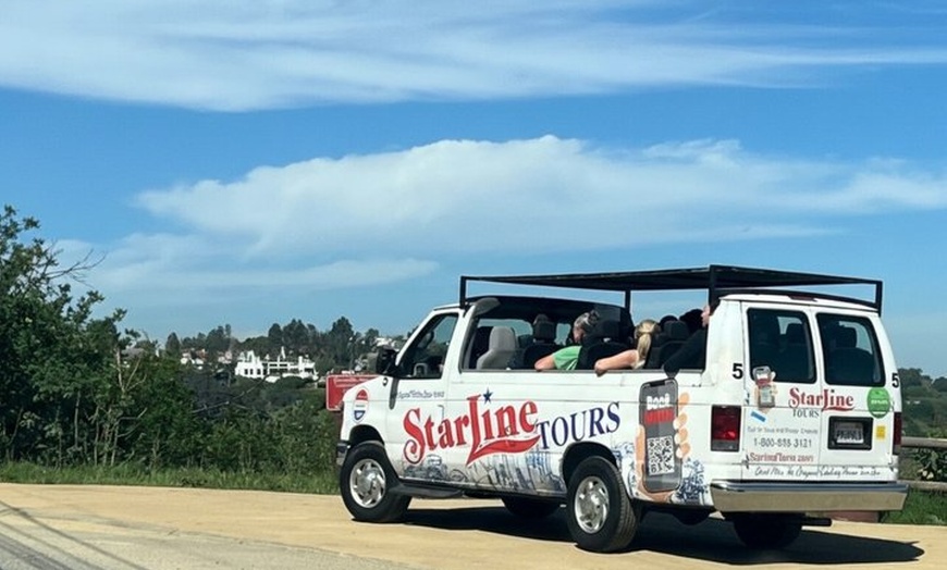 Image 2: Celebrity Homes Tour & Hop-on Hop-off Bus Package