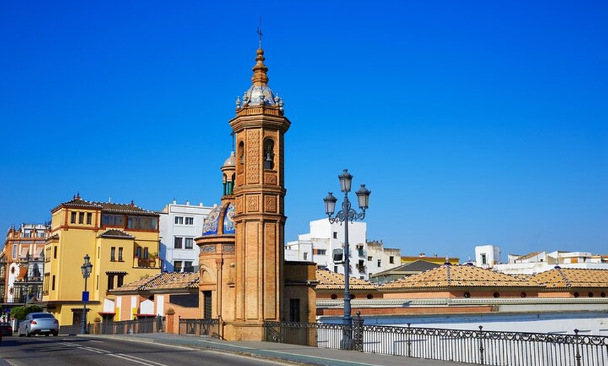 Image 2: Visita Privada Barrio de Triana en Sevilla