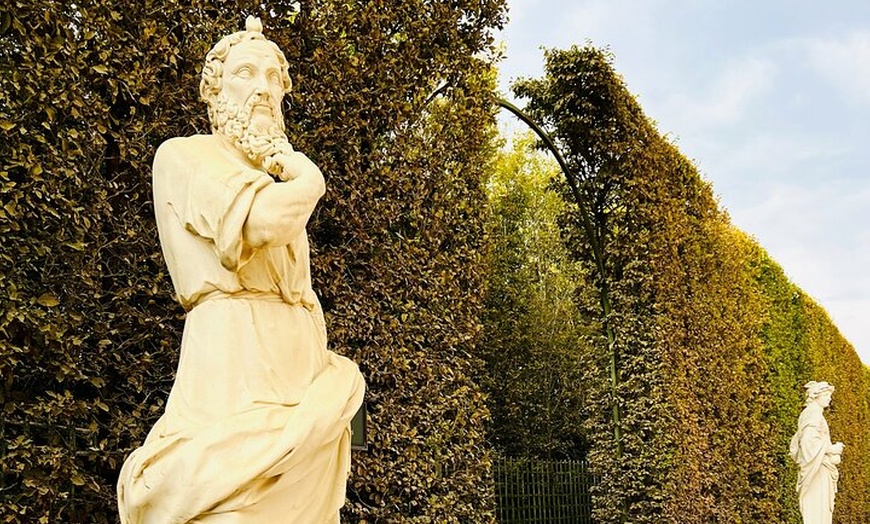 Image 4: Visite de Versailles en petit groupe au départ des jardins du châte...