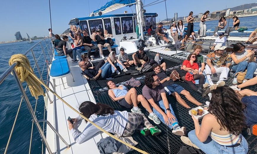 Image 17: Descubre Barcelona desde el mar con bebida de bienvenida!