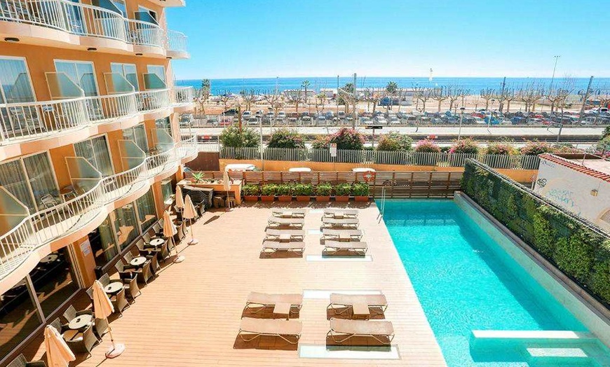 Image 3: ✈ COSTA BARCELONA | Calella - Hotel Volga 4*, 2 nachten - Aan zee