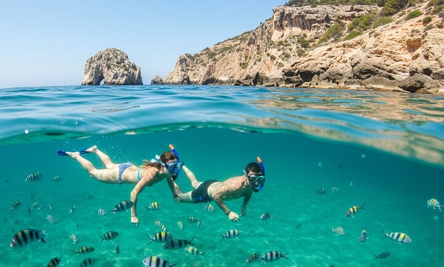 Image 2: Excursión tropical, playa paradisiaca y esnorkel. Grupo pequeño.