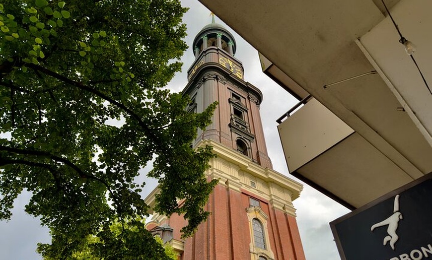 Image 14: Hamburg Walking Food Tour mit 7 authentischen lokalen Gerichten