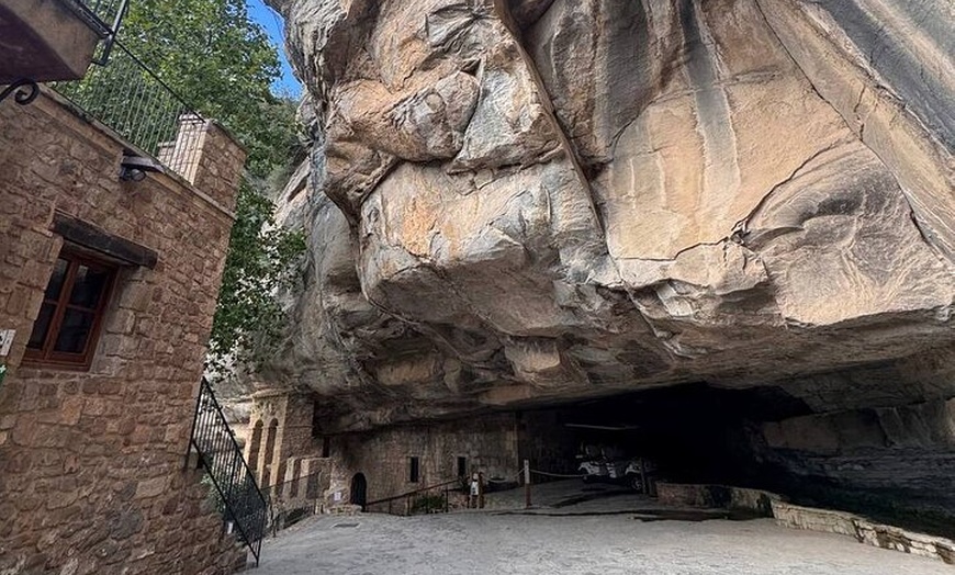 Image 7: Viaje en cascada Sant Miquel del Fai Fuente mágica