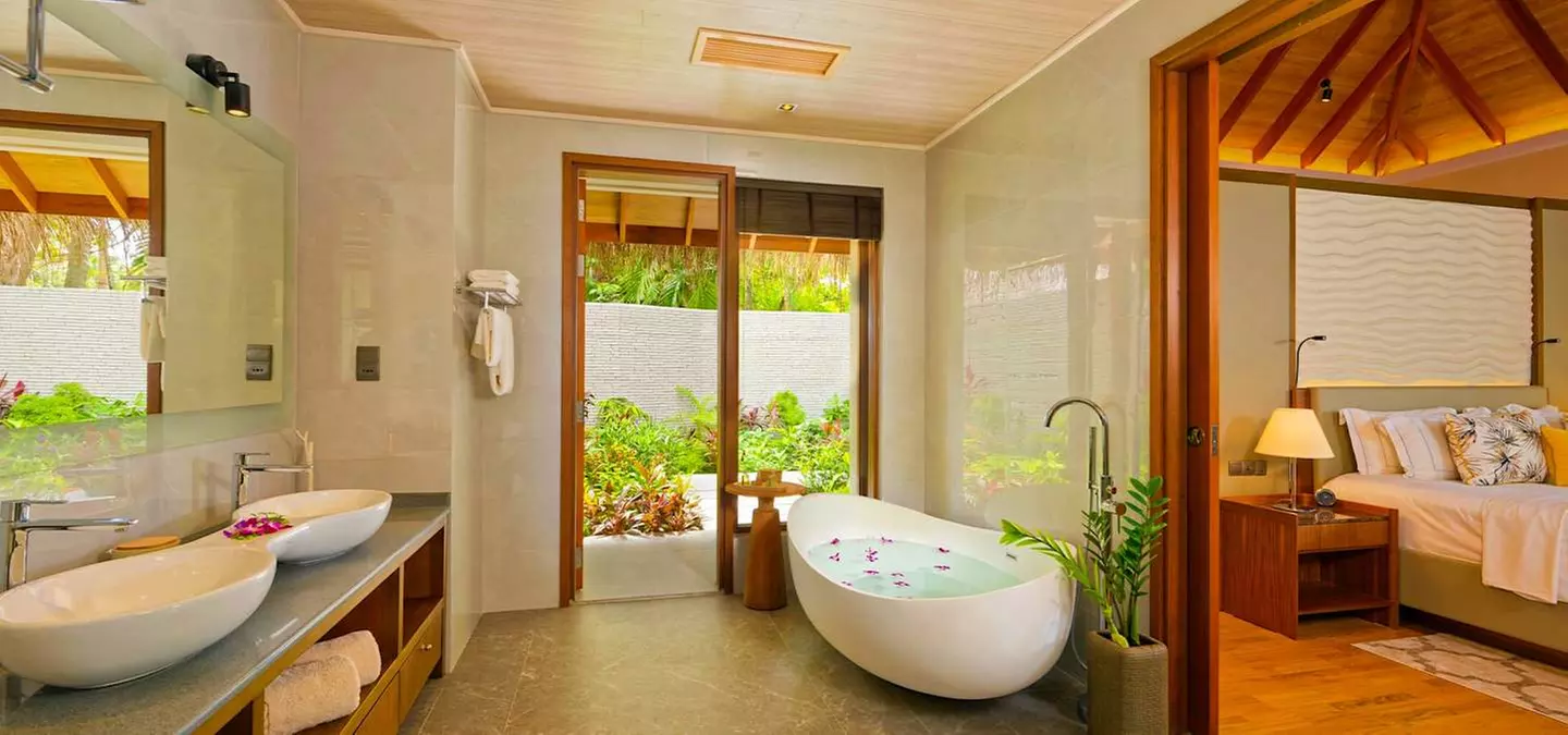 ✈ MALEDIVEN | Nord-Malé-Atoll - Baros Maldives 5*, 5 Nächte - Premium