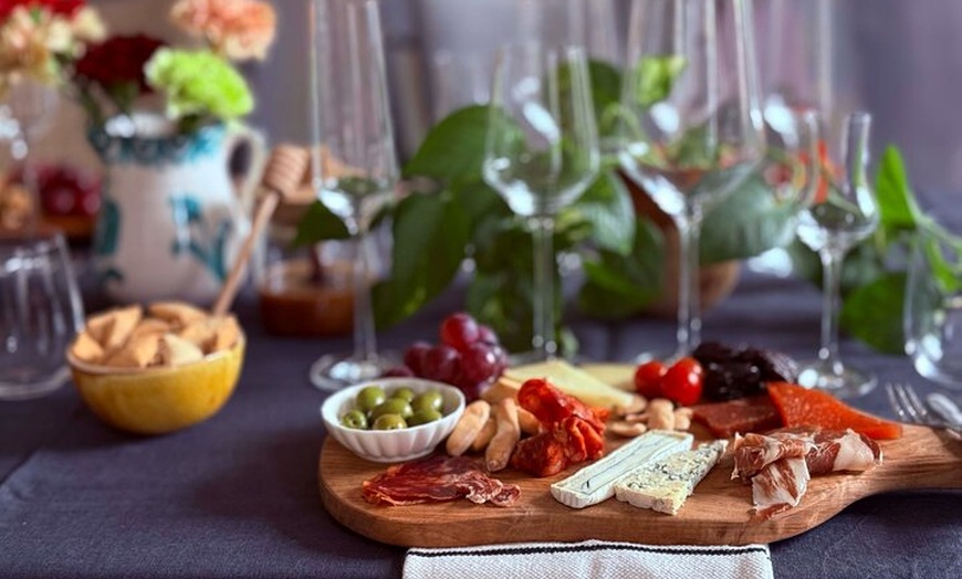 Image 8: Vinos y maravillas: Una cata española en una galería de arte privada