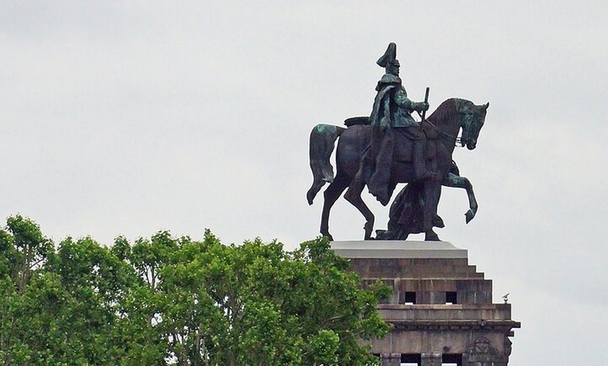 Image 10: Frankfurt : Private Tour durch Schloss Eltz, Cochem und Moseltal