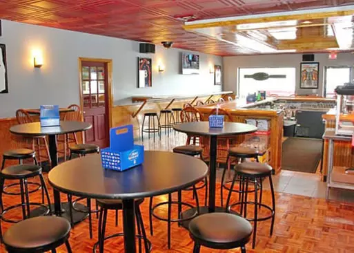 5% Cash Back at Tomatoe's Pizza & Sports Bar
