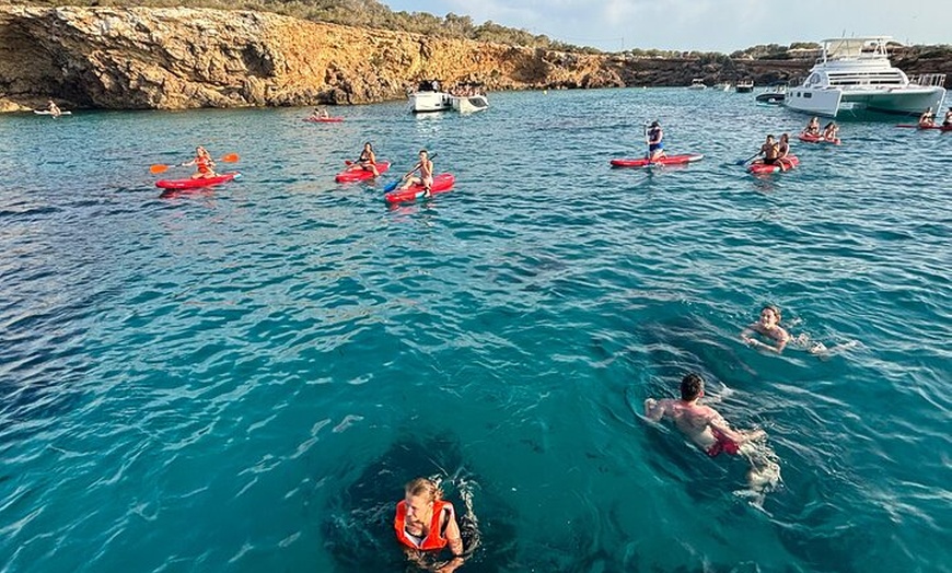 Image 7: Ibiza Excursión en Barco Puesta de Sol Tapas y Barra Libre