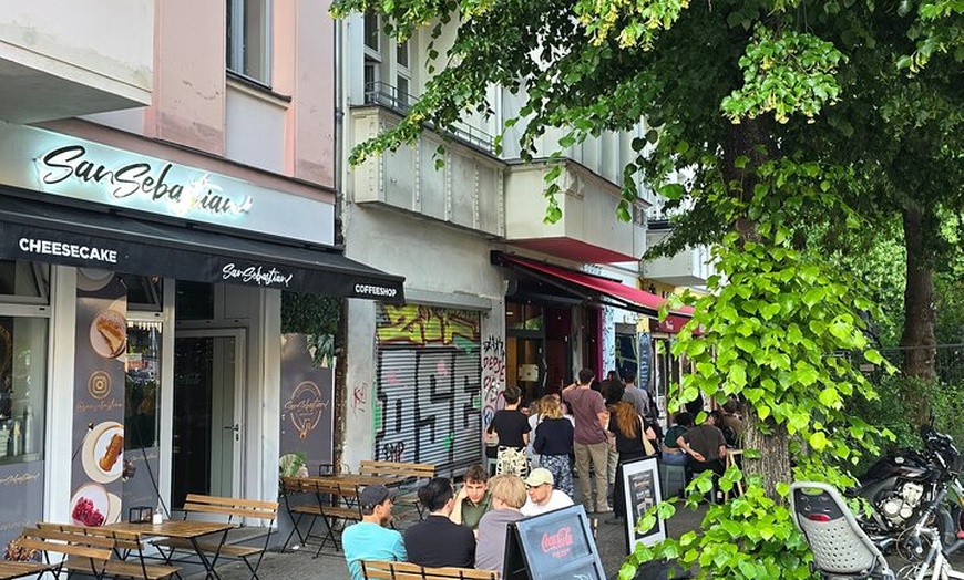 Image 16: Das echte Berlin - Street, Food und History - Tasty Bike Tour