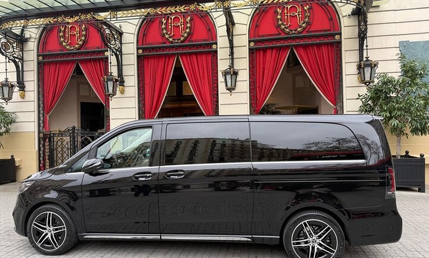 Image 9: Traslado privado de lujo Barcelona- Puerto de Cruceros Tarragona