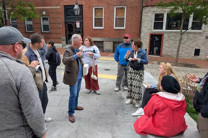 Boston North End Food Tour of 6+ Tastings, Cannoli, Lobster Roll