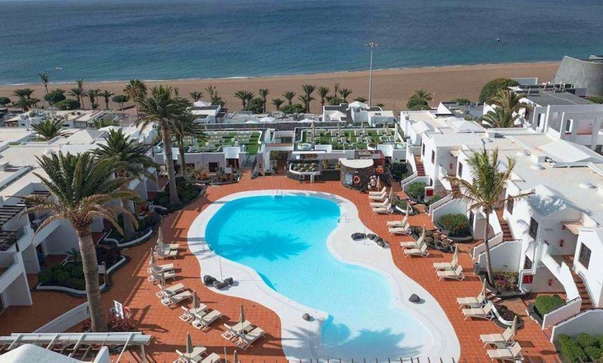 Image 2: ✈ LANZAROTE | Puerto del Carmen - R2 Bahía Kontiki Beach Apartments...