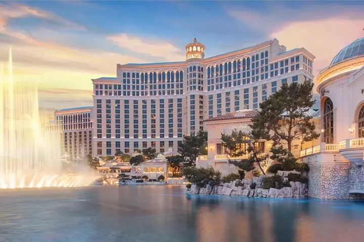 Must-See Spots Vegas Strip Walking Tour
