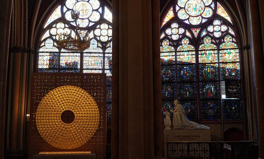 Image 6: Visite guidée en petit groupe de la cathédrale Notre-Dame avec entr...