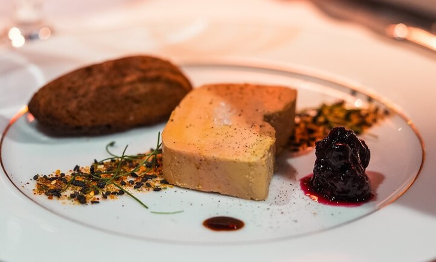 Image 17: Dîner croisière Paris Seine par Maxim's avec Champagne & Musique