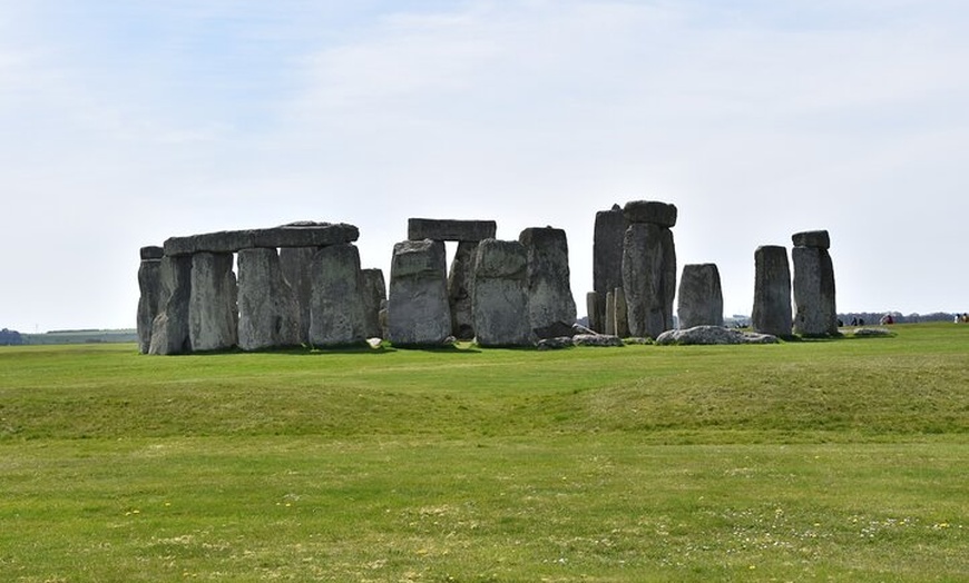 Image 7: London To Southampton Transfer to Stonehenge and Sailsbury