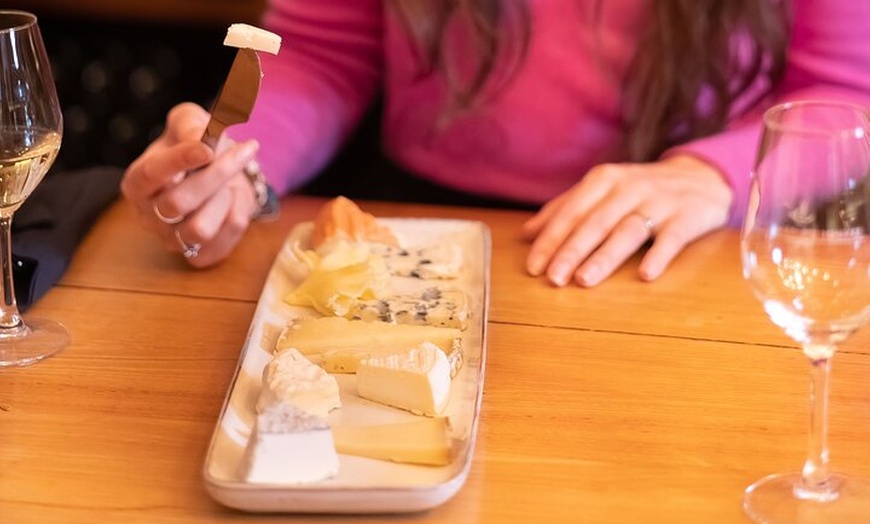 Image 4: Paris - Dégustation de dix vins et dix fromages dans une cave royale