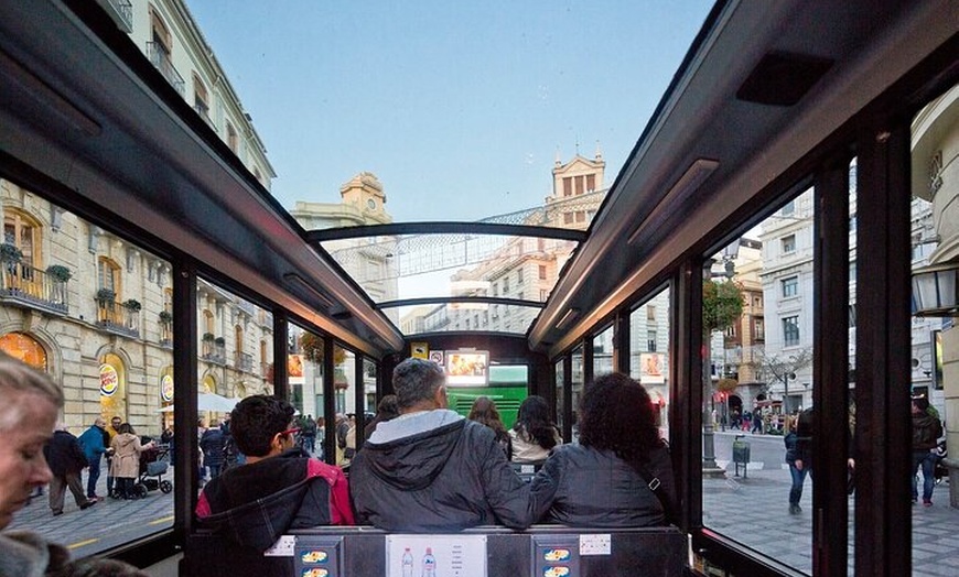 Image 7: Granada City Tour Subir y bajar del tren