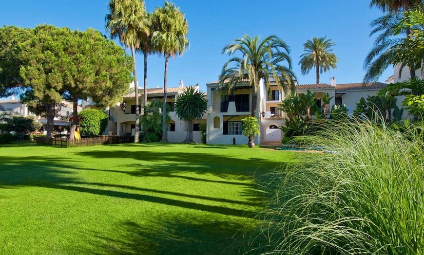 Image 47: ✈ COSTA DEL SOL | Marbella - BlueBay Banús 4*, 3 Nächte - Außenpool