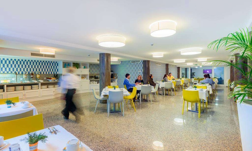 Image 11: ✈ MADÈRE | Funchal - Trek 4 randonnées & hotel Terrace Mar Suite 4*...