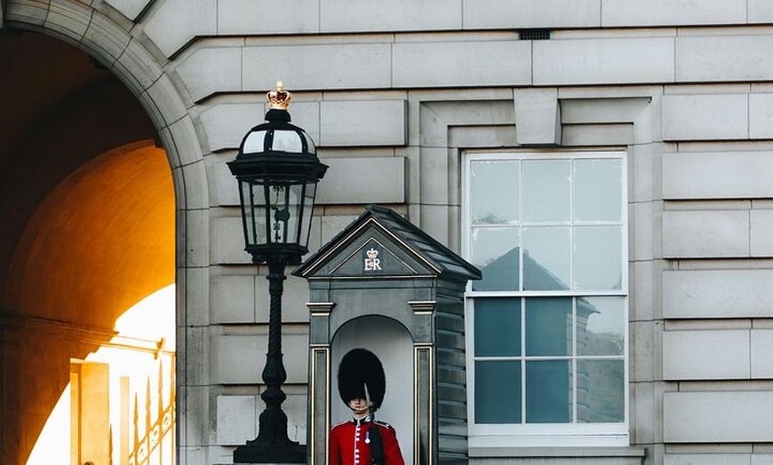 Image 4: London Top 30 Sights Tour including Changing Of The Guard