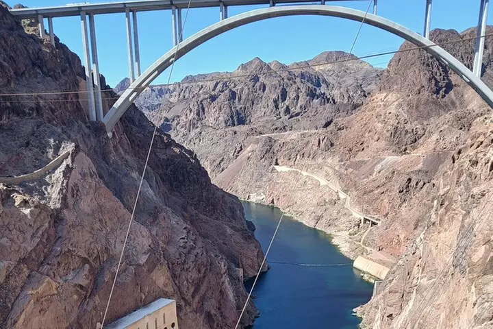 Grand Canyon Skywalk & Seven Magic Mountains Tour