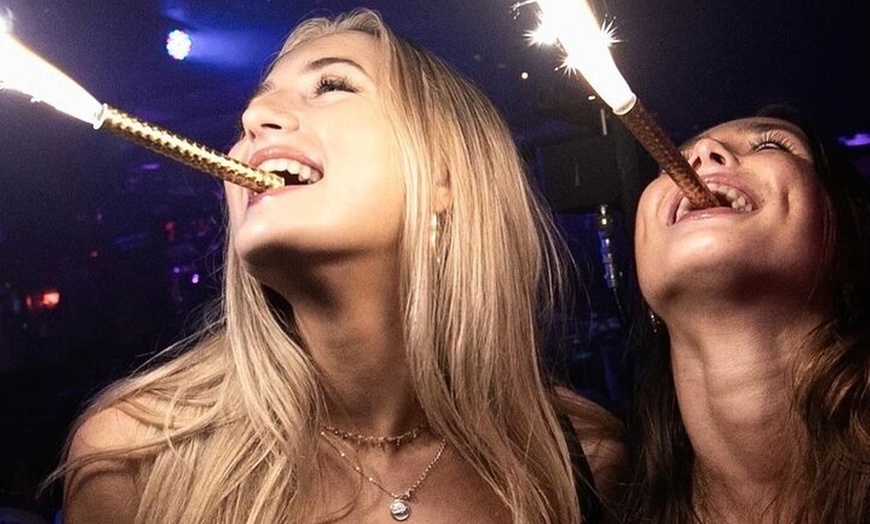 Image 10: Fiesta de Barcelona con Beer Pong Drinking Game Plus Entrada VIP Club