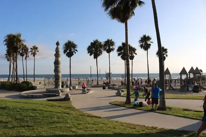 LA: TMZ Celebrity Tour and Big Bus Hop-on Hop-off Tour