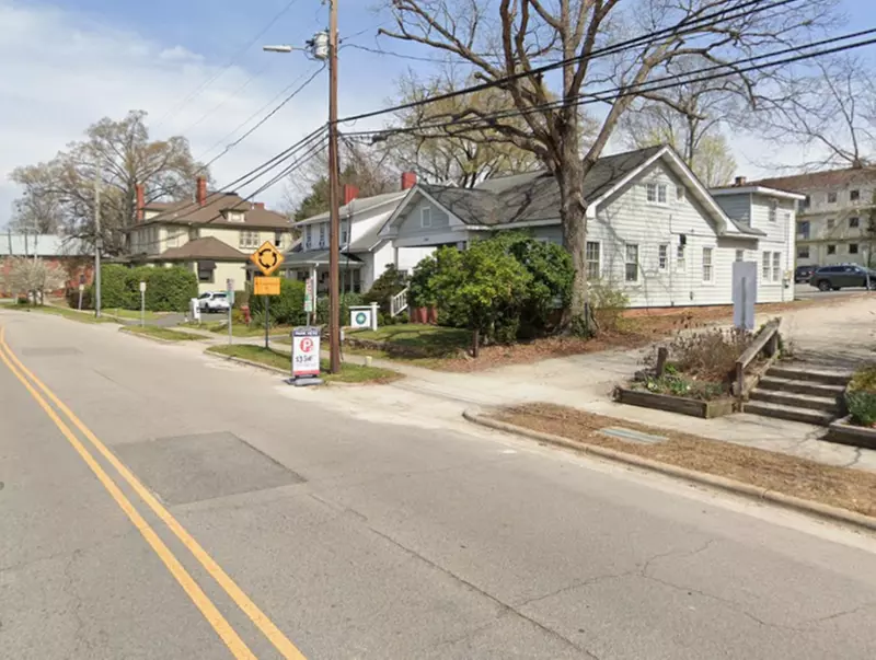 Parking at 916 W. Morgan St. Lot - Primary Image