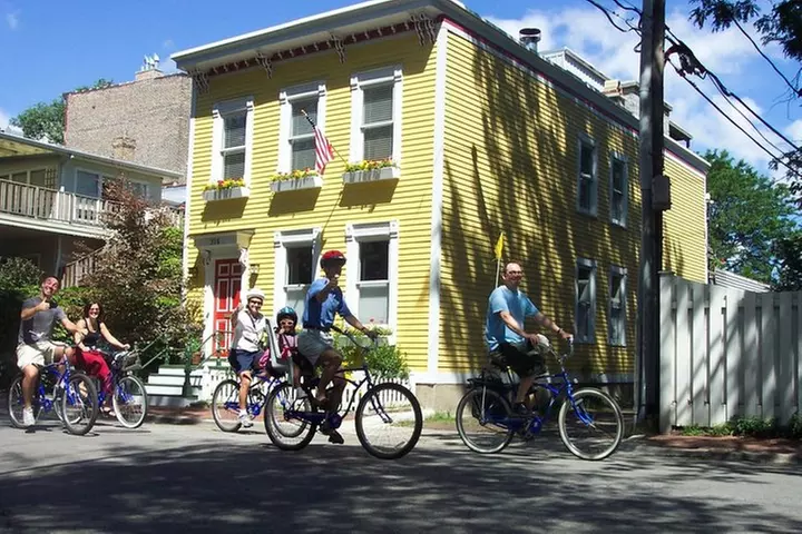 Bike Tour of Chicago's Lakefront Neighborhoods