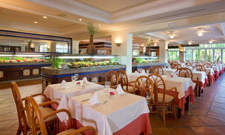 Image 28: ✈ COSTA DEL SOL | Marbella - BlueBay Banús 4*, 3 Nächte - Außenpool