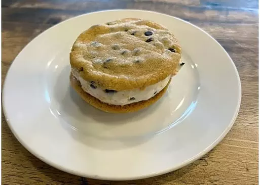 5% Cash Back at Bodacious Pizza and Grill