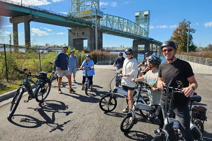 2-Hr, 45 Min Tour de Wilmington E-Bike Tour/Sightseeing/History