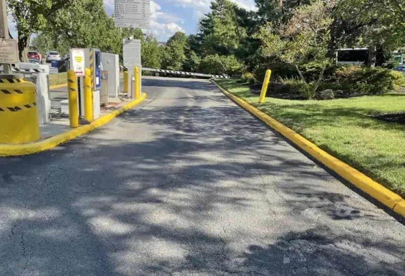 Parking at New York LaGuardia Marriott Airport Hotel Lot