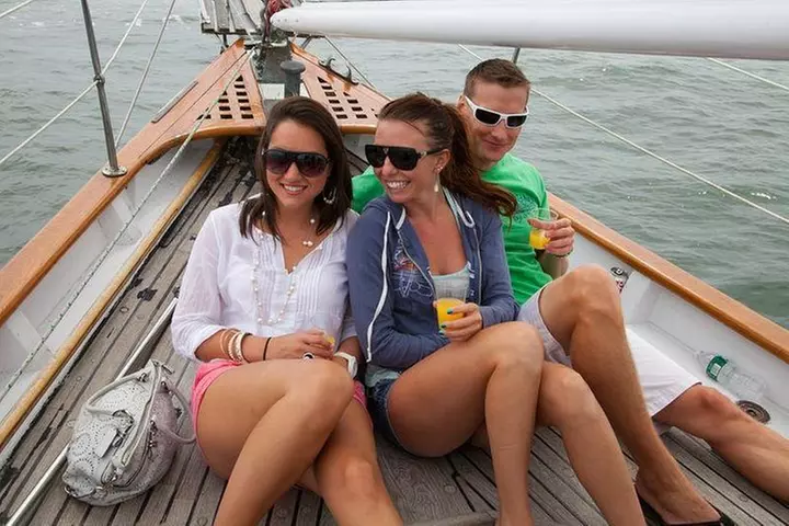 Bubbles and Bites Sail in New York City