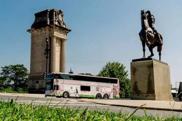 Tea Around Town: Chicago Tea Experience & City Sights