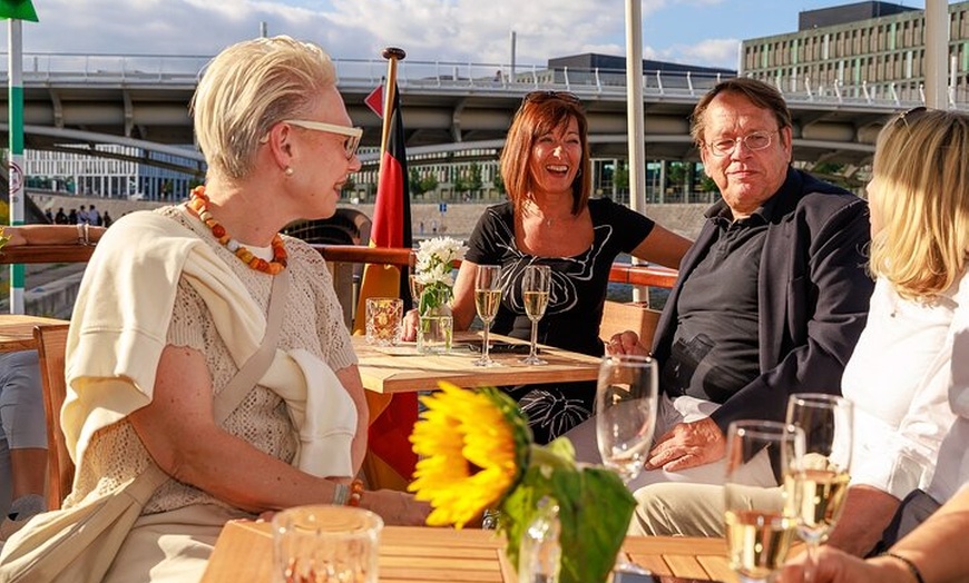 Image 8: Sightseeing Bootstour auf historischem Schiff in Berlin