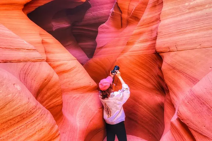 Small Group Lower Antelope Canyon & Horseshoe Bend Tour w/ Lunch - Primary Image