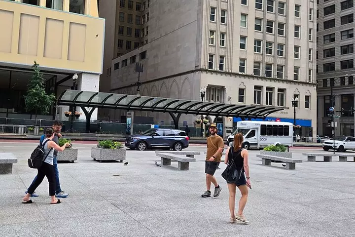Chicago Architecture and True Crime Tour: Halloween Edition