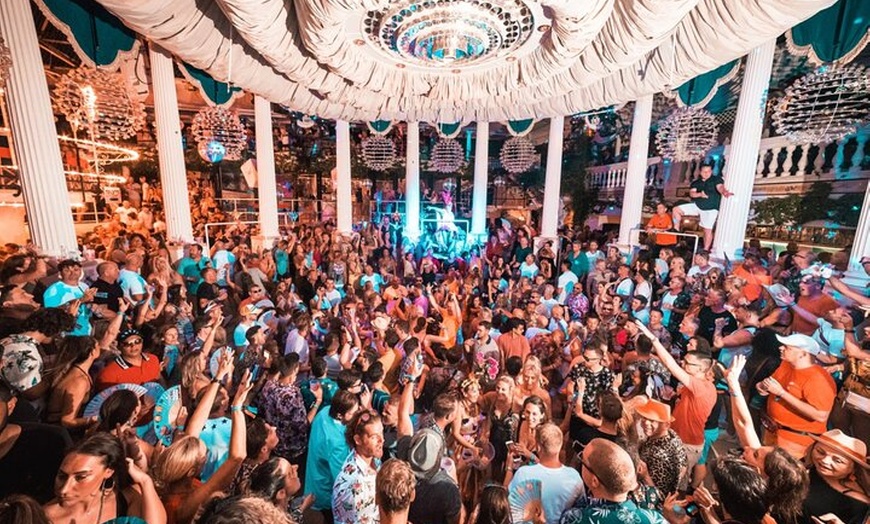 Image 5: Ibiza : 3 x discoteca y piscina Party Pass
