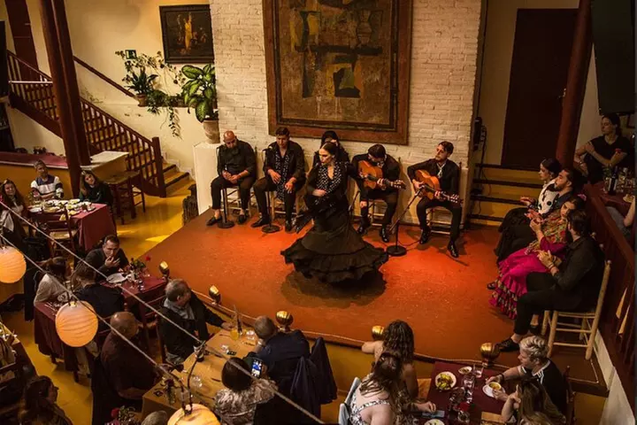 Noche Flamenca en Tablao de Carmen con Menú Degustación o Cena