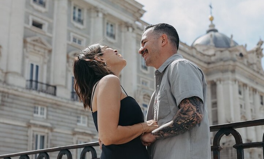 Image 30: Sesión de fotos en pareja & tour fotográfico, Madrid