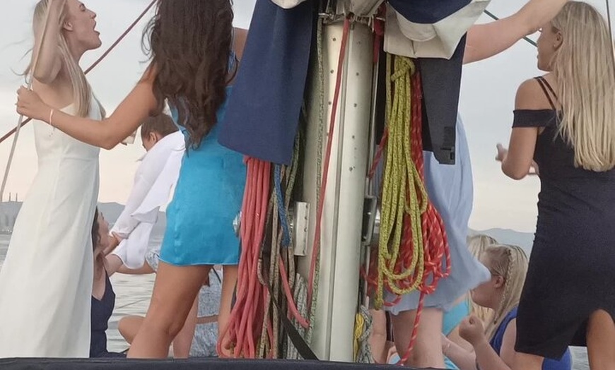 Image 9: Tour privado en barco por Barcelona