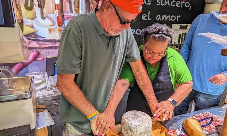 Image 8: Tour privado de un día con todo incluido por Galicia