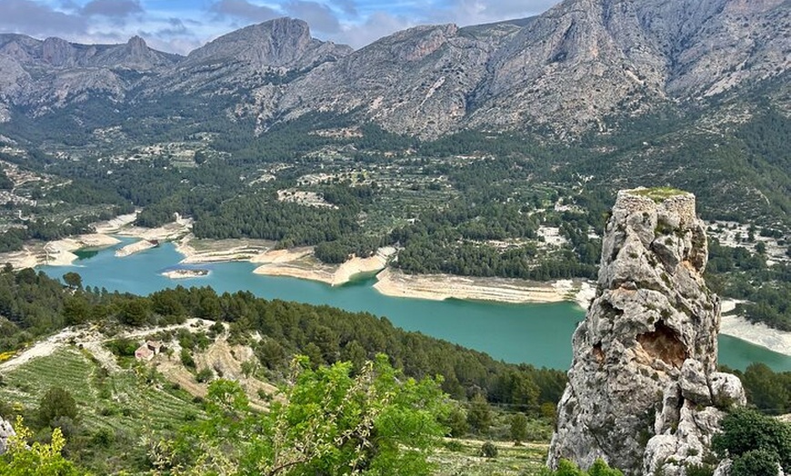 Image 2: Fábrica de Chocolate y Castillo de Guadalest